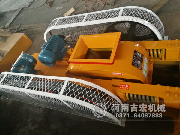 200×450對輥破碎機發往貴州_破碎石英砂