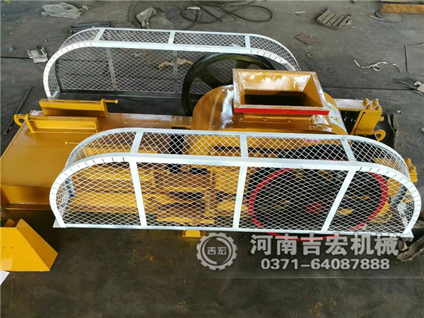 400對輥破碎機發(fā)往江西萍鄉(xiāng)