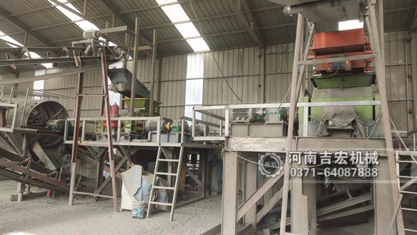 液壓對輥破碎機破碎瓜米石效果如何,工作原理是什么？