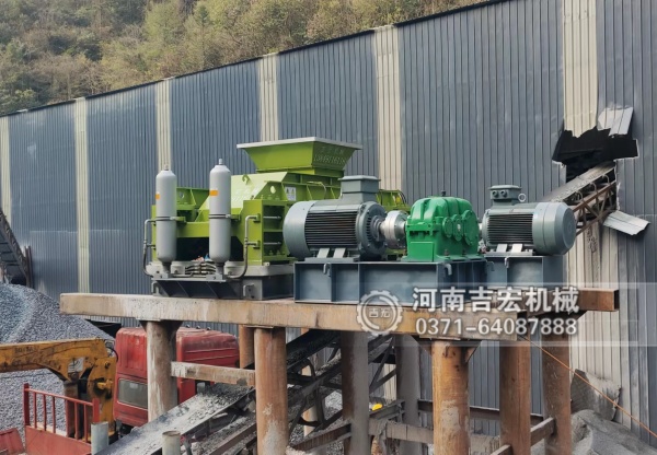 為什么優質商砼站都指定液壓對輥制砂機加工的瓜米石砂？